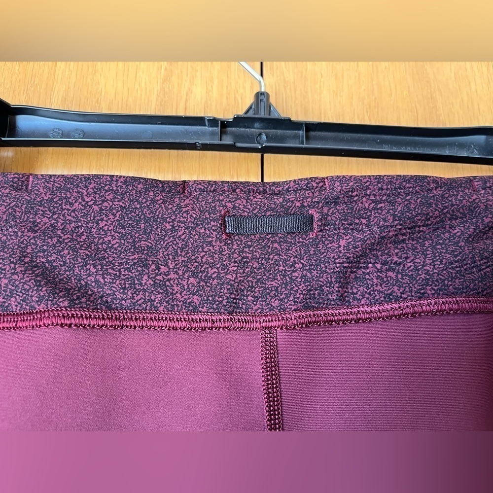 Lululemon Women’s Tight Stuff II-Reflective Details on Bottom of Leggings-Size 8 - Picture 5 of 12